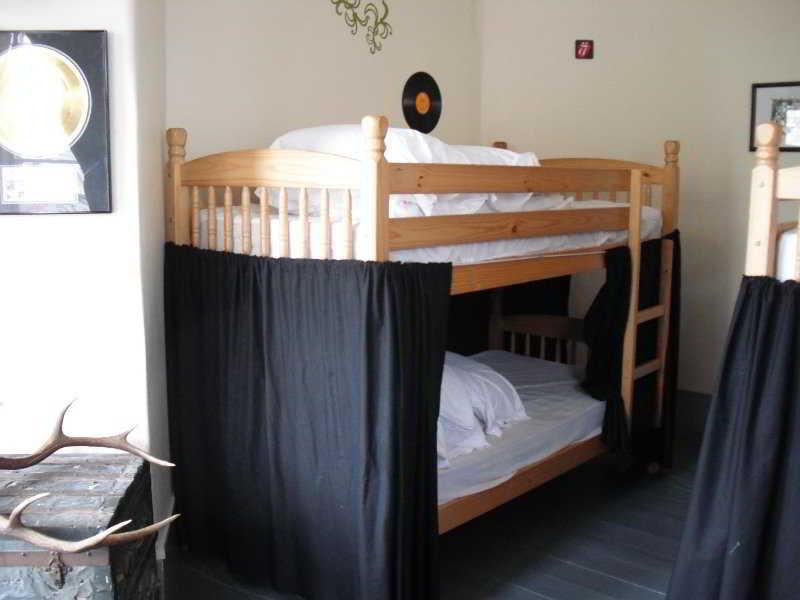 Art Roch Hostel Edimburgo Esterno foto